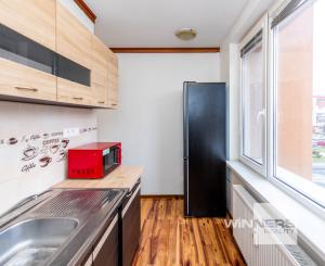 REZERVOVANÉ - 1-izbový byt po rekonštrukcii - Sečovce, Obchodná ulica, 31 m2!