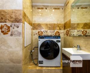 REZERVOVANÉ - 1-izbový byt po rekonštrukcii - Sečovce, Obchodná ulica, 31 m2!