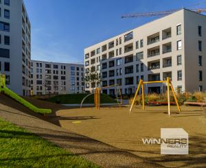 NA PREDAJ NOVOSTAVBA 2-izbový byt 62,38m2 s predzáhradkou, pivnicou a park. státím v projekte Prúdy, ul. Včelárska Trnava