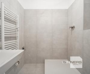 NA PREDAJ NOVOSTAVBA 2-izbový byt 62,38m2 s predzáhradkou, pivnicou a park. státím v projekte Prúdy, ul. Včelárska Trnava