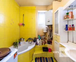 Exkluzívne Vám ponúkame na predaj 3 izbový byt s loggiou a záhradkou v Kamenici nad Cirochou.