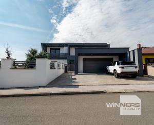 Exkluzívna novostavba rodinného domu, predaj, 650 m2 úžitková plocha, bazén, s kompletným zariadením, Polesná, Košice - Krásna, Na Hore