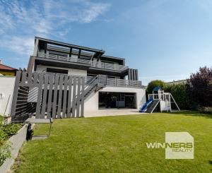 Exkluzívna novostavba rodinného domu, predaj, 650 m2 úžitková plocha, bazén, s kompletným zariadením, Polesná, Košice - Krásna, Na Hore