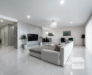 Exkluzívna novostavba rodinného domu, predaj, 650 m2 úžitková plocha, bazén, s kompletným zariadením, Polesná, Košice - Krásna, Na Hore