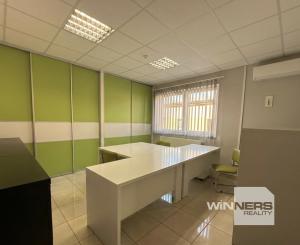 Ponúkane  na prenájom multifunkčný obchodno-administratívny priestor vo Vranove nad Topľou.