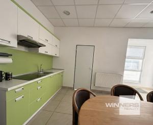 Ponúkane  na prenájom multifunkčný obchodno-administratívny priestor vo Vranove nad Topľou.