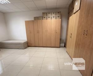 Ponúkane na prenájom priestranný obchodno-skladový priestor na Budovateľskej ulici vo Vranove nad Topľou