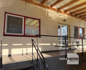 Ponúkane na prenájom priestranný obchodno-skladový priestor na Budovateľskej ulici vo Vranove nad Topľou