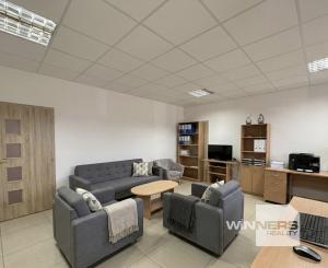 Ponúkane na prenájom priestranný obchodno-skladový priestor na Budovateľskej ulici vo Vranove nad Topľou