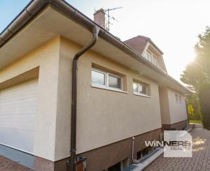 Ponúkame na predaj priestranný rodinný dom 456,06m2 s bazénom v tichej ulici, blízko centra Stupavy