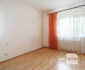 Ponúkame na predaj priestranný rodinný dom 456,06m2 s bazénom v tichej ulici, blízko centra Stupavy