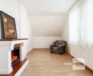 Ponúkame na predaj priestranný rodinný dom 456,06m2 s bazénom v tichej ulici, blízko centra Stupavy