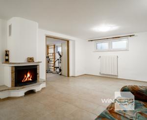 Ponúkame na predaj priestranný rodinný dom 456,06m2 s bazénom v tichej ulici, blízko centra Stupavy