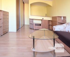 Prenájom: 2-izbový byt pri centre, Vilová, BA-Petržalka