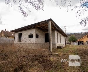 NA PREDAJ – Moderný 4-izbový rodinný dom s veľkou terasou a súkromím | Hontianske Nemce | pozemok 765 m²