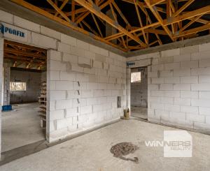 NA PREDAJ – Moderný 4-izbový rodinný dom s veľkou terasou a súkromím | Hontianske Nemce | pozemok 765 m²