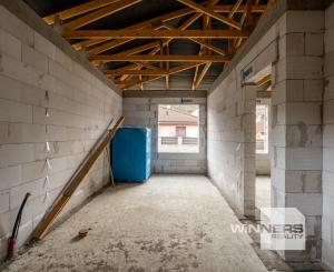 NA PREDAJ – Moderný 4-izbový rodinný dom s veľkou terasou a súkromím | Hontianske Nemce | pozemok 765 m²