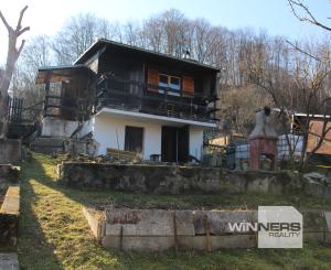 REZERVOVANÉ - Predaj  záhradnej chaty so záhradou 335 m2, krbom, Banská Bystrica-Riečka