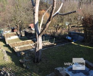 REZERVOVANÉ - Predaj  záhradnej chaty so záhradou 335 m2, krbom, Banská Bystrica-Riečka