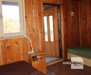 REZERVOVANÉ - Predaj  záhradnej chaty so záhradou 335 m2, krbom, Banská Bystrica-Riečka