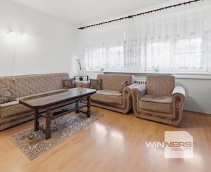 REZERVOVANÉ - Na predaj zrekonštruovaný 3-izbový s loggiou, 74,50 m2, Revúcka ulica, Bratislava-Nivy