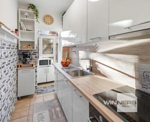 REZERVOVANÉ - Na predaj zrekonštruovaný 3-izbový s loggiou, 74,50 m2, Revúcka ulica, Bratislava-Nivy