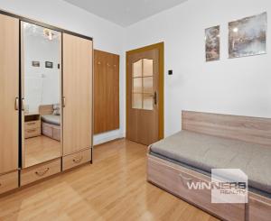 REZERVOVANÉ - Na predaj zrekonštruovaný 3-izbový s loggiou, 74,50 m2, Revúcka ulica, Bratislava-Nivy