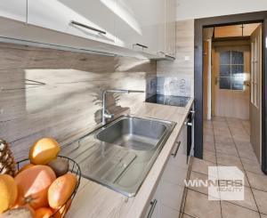 REZERVOVANÉ - Na predaj zrekonštruovaný 3-izbový s loggiou, 74,50 m2, Revúcka ulica, Bratislava-Nivy