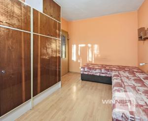 REZERVOVANÉ - Na predaj zrekonštruovaný 3-izbový s loggiou, 74,50 m2, Revúcka ulica, Bratislava-Nivy