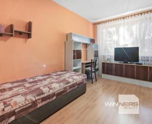 REZERVOVANÉ - Na predaj zrekonštruovaný 3-izbový s loggiou, 74,50 m2, Revúcka ulica, Bratislava-Nivy