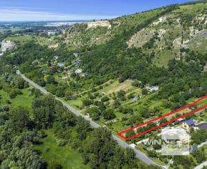 Na predaj pozemok s projektom a stavebným povolením DNV, južný svah s výhľadom na Rakúsko