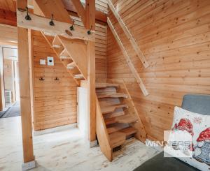 EXKLUZÍVNE Vám ponúkame na predaj dvojpodlažnú rekreačnú chatu s moderným interiérom v časti obce Litmanová