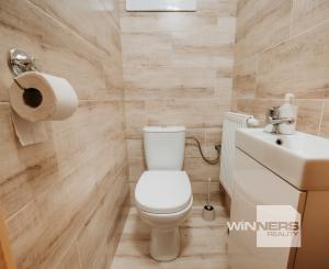 EXKLUZÍVNE Vám ponúkame na predaj dvojpodlažnú rekreačnú chatu s moderným interiérom v časti obce Litmanová