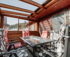 EXKLUZÍVNE Vám ponúkame na predaj dvojpodlažnú rekreačnú chatu s moderným interiérom v časti obce Litmanová