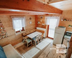 EXKLUZÍVNE Vám ponúkame na predaj dvojpodlažnú rekreačnú chatu s moderným interiérom v časti obce Litmanová