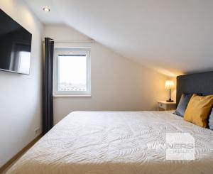 Ponúkame na predaj 4-izbový  mezonetový byt pri jazere v rodinnom dome  s parkovaním