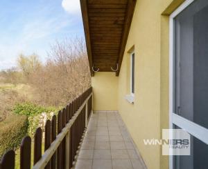 Ponúkame na predaj 4-izbový  mezonetový byt pri jazere v rodinnom dome  s parkovaním