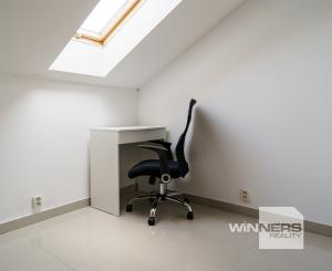 Ponúkame na predaj 4-izbový  mezonetový byt pri jazere v rodinnom dome  s parkovaním