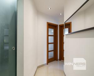 Ponúkame na predaj 4-izbový  mezonetový byt pri jazere v rodinnom dome  s parkovaním