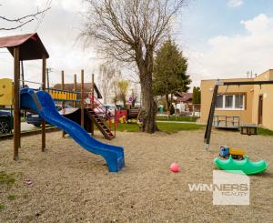 Ponúkame na predaj 4-izbový  mezonetový byt pri jazere v rodinnom dome  s parkovaním