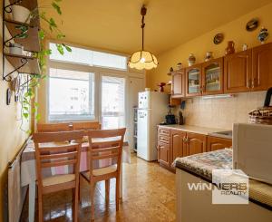 REZERVOVANÉ - Na predaj 3-izbový byt s loggiou – sídlisko Drieňová, Banská Štiavnica