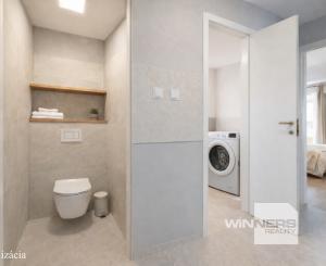 REZERVOVANÉ - Na predaj 3-izbový byt s loggiou – sídlisko Drieňová, Banská Štiavnica