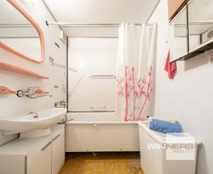 REZERVOVANÉ - Na predaj 3-izbový byt s loggiou – sídlisko Drieňová, Banská Štiavnica