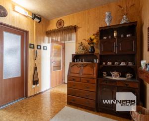 REZERVOVANÉ - Na predaj 3-izbový byt s loggiou – sídlisko Drieňová, Banská Štiavnica