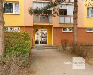 REZERVOVANÉ - Na predaj 3-izbový byt s loggiou – sídlisko Drieňová, Banská Štiavnica