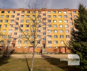 REZERVOVANÉ - Na predaj 3-izbový byt s loggiou – sídlisko Drieňová, Banská Štiavnica