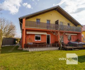 Ponúkame na predaj 4-izbový  mezonetový byt pri jazere v rodinnom dome  s parkovaním