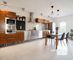 Ponúkame na predaj 4-izbový  mezonetový byt pri jazere v rodinnom dome  s parkovaním