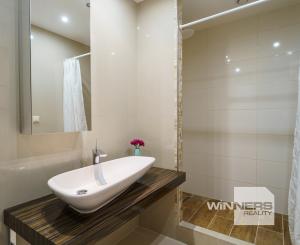 Ponúkame na predaj 4-izbový  mezonetový byt pri jazere v rodinnom dome  s parkovaním