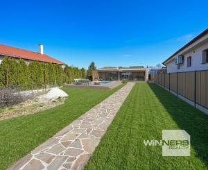 PREDAJ, stavebný pozemok 428 m², Ružindol, Trnava